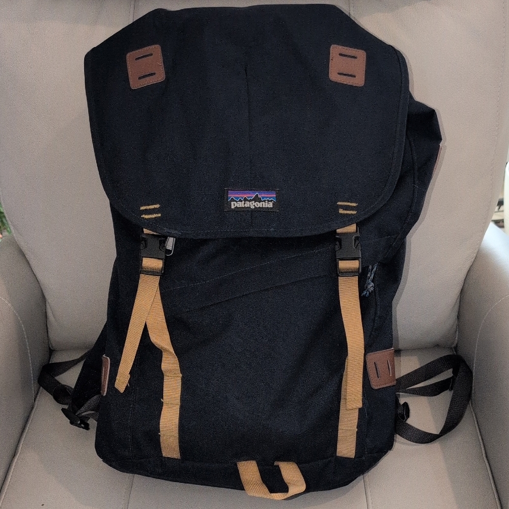 Patagonia Navy Blue And Tan Arbor Classic Backpack